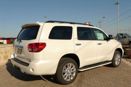 Photo Image Gallery & Touchup Paint: Toyota Sequoia in Blizzard Pearl   (070)  YEARS: 2010-2013