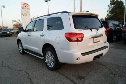 Photo Image Gallery & Touchup Paint: Toyota Sequoia in Blizzard Pearl   (070)  YEARS: 2010-2013