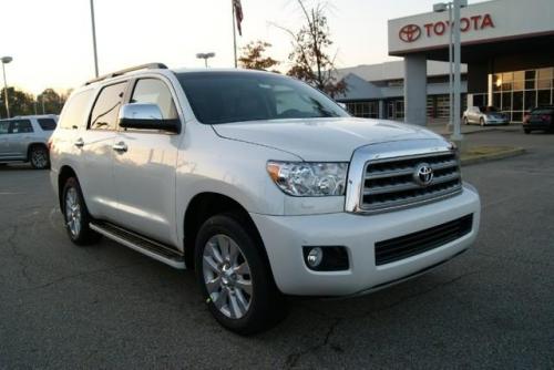 Photo Image Gallery & Touchup Paint: Toyota Sequoia in Blizzard Pearl   (070)  YEARS: 2010-2013