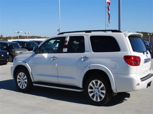 Photo Image Gallery & Touchup Paint: Toyota Sequoia in Blizzard Pearl   (070)  YEARS: 2010-2013