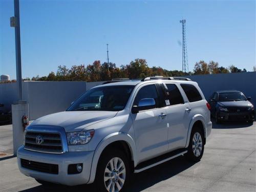 Photo Image Gallery & Touchup Paint: Toyota Sequoia in Blizzard Pearl   (070)  YEARS: 2010-2013