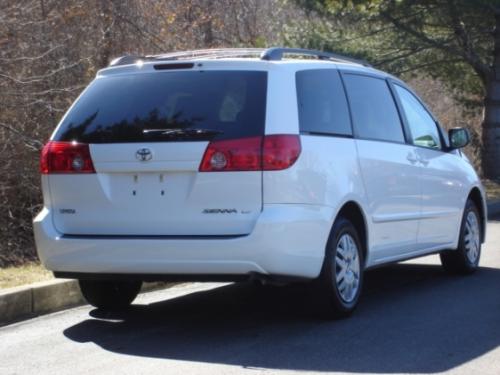 Photo Image Gallery & Touchup Paint: Toyota Sienna in Super White   (040)  YEARS: 2009-2010