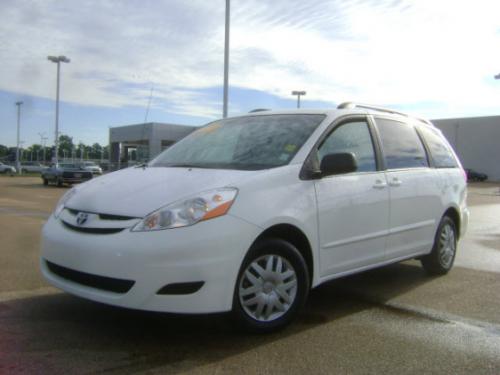 Photo Image Gallery & Touchup Paint: Toyota Sienna in Super White   (040)  YEARS: 2009-2010