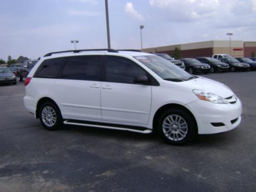 Photo Image Gallery & Touchup Paint: Toyota Sienna in Super White   (040)  YEARS: 2009-2010