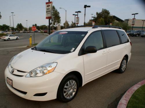 Photo Image Gallery & Touchup Paint: Toyota Sienna in Super White   (040)  YEARS: 2009-2010