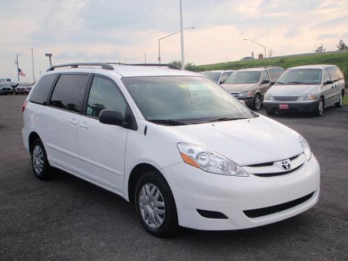 Photo Image Gallery & Touchup Paint: Toyota Sienna in Super White   (040)  YEARS: 2009-2010