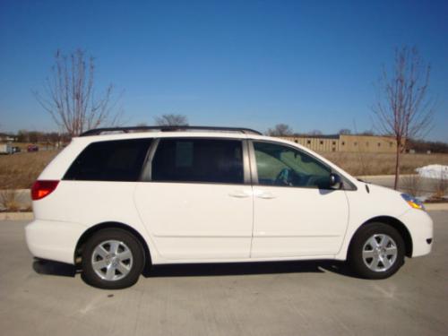 Photo Image Gallery & Touchup Paint: Toyota Sienna in Natural White   (056)  YEARS: 2004-2008