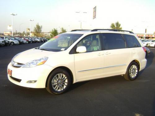 Photo Image Gallery & Touchup Paint: Toyota Sienna in Blizzard Pearl   (070)  YEARS: 2009-2010