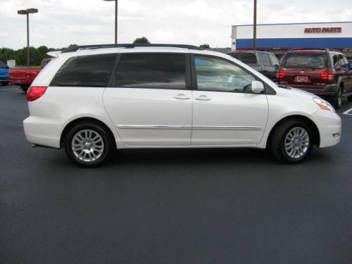 Photo Image Gallery & Touchup Paint: Toyota Sienna in Blizzard Pearl   (070)  YEARS: 2009-2010