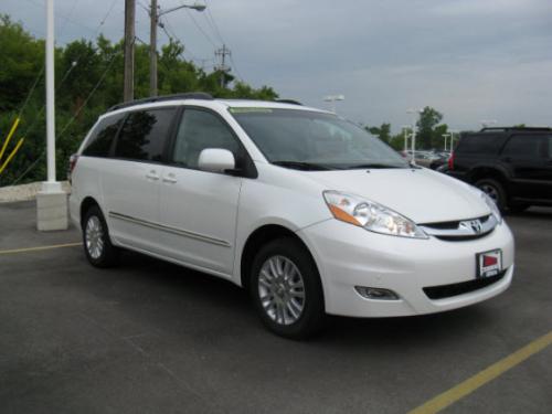 Photo Image Gallery & Touchup Paint: Toyota Sienna in Blizzard Pearl   (070)  YEARS: 2009-2010