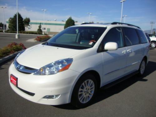 Photo Image Gallery & Touchup Paint: Toyota Sienna in Blizzard Pearl   (070)  YEARS: 2009-2010