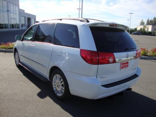 Photo Image Gallery & Touchup Paint: Toyota Sienna in Blizzard Pearl   (070)  YEARS: 2009-2010
