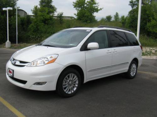 Photo Image Gallery & Touchup Paint: Toyota Sienna in Blizzard Pearl   (070)  YEARS: 2009-2010