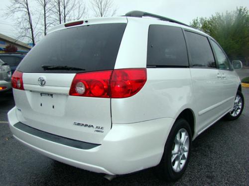 Photo Image Gallery & Touchup Paint: Toyota Sienna in Arctic Frost Pearl  (071)  YEARS: 2004-2008