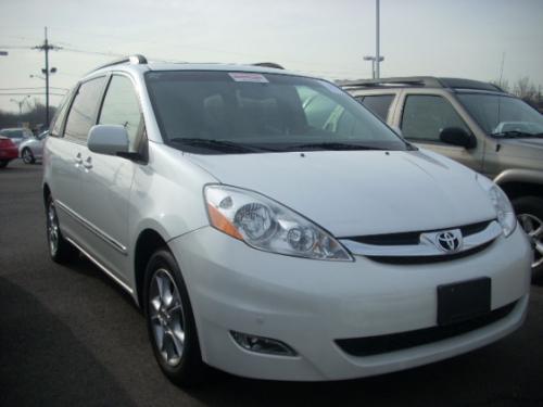 Photo Image Gallery & Touchup Paint: Toyota Sienna in Arctic Frost Pearl  (071)  YEARS: 2004-2008