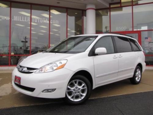 Photo Image Gallery & Touchup Paint: Toyota Sienna in Arctic Frost Pearl  (071)  YEARS: 2004-2008