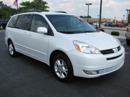 Photo Image Gallery & Touchup Paint: Toyota Sienna in Arctic Frost Pearl  (071)  YEARS: 2004-2008