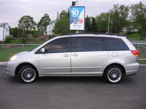 Photo Image Gallery & Touchup Paint: Toyota Sienna in Silver Shadow Pearl  (1D7)  YEARS: 2004-2010