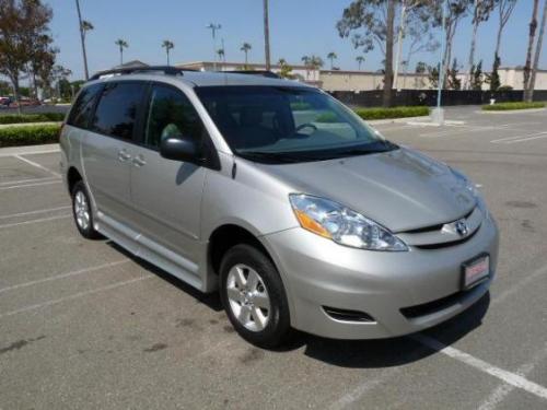 Photo Image Gallery & Touchup Paint: Toyota Sienna in Silver Shadow Pearl  (1D7)  YEARS: 2004-2010