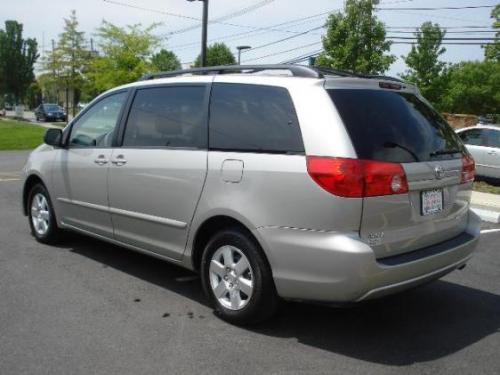 Photo Image Gallery & Touchup Paint: Toyota Sienna in Silver Shadow Pearl  (1D7)  YEARS: 2004-2010