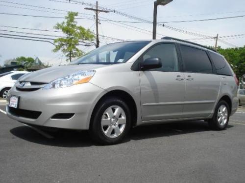 Photo Image Gallery & Touchup Paint: Toyota Sienna in Silver Shadow Pearl  (1D7)  YEARS: 2004-2010