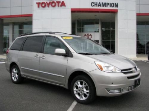 Photo Image Gallery & Touchup Paint: Toyota Sienna in Silver Shadow Pearl  (1D7)  YEARS: 2004-2010
