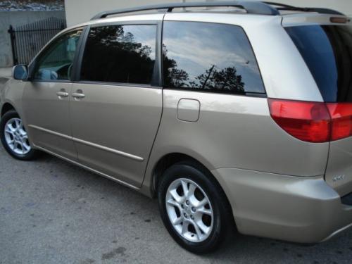 Photo Image Gallery & Touchup Paint: Toyota Sienna in Desert Sand Mica  (4Q2)  YEARS: 2004-2010