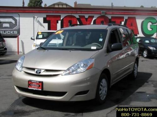 Photo Image Gallery & Touchup Paint: Toyota Sienna in Desert Sand Mica  (4Q2)  YEARS: 2004-2010