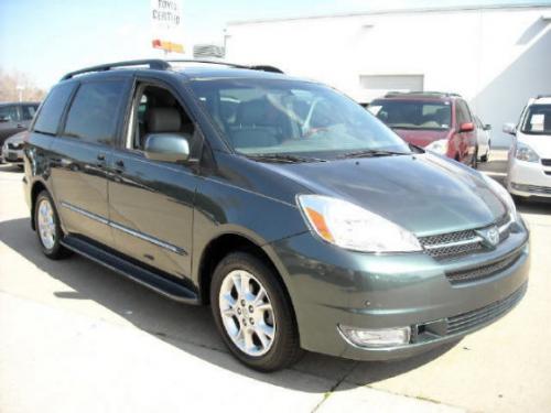 Photo Image Gallery & Touchup Paint: Toyota Sienna in Aspen Green Pearl  (6S7)  YEARS: 2004-2005