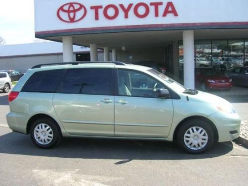 Photo Image Gallery & Touchup Paint: Toyota Sienna in Silver Pine Mica  (6U0)  YEARS: 2006-2010