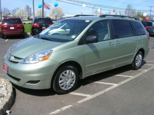 Photo Image Gallery & Touchup Paint: Toyota Sienna in Silver Pine Mica  (6U0)  YEARS: 2006-2010