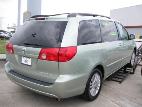 Photo Image Gallery & Touchup Paint: Toyota Sienna in Silver Pine Mica  (6U0)  YEARS: 2006-2010