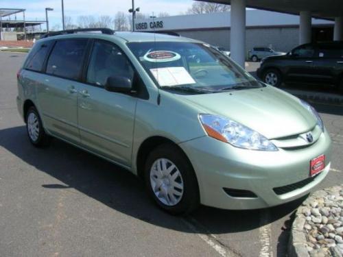 Photo Image Gallery & Touchup Paint: Toyota Sienna in Silver Pine Mica  (6U0)  YEARS: 2006-2010