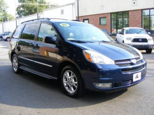 Photo Image Gallery & Touchup Paint: Toyota Sienna in Stratosphere Mica   (8Q0)  YEARS: 2004-2005