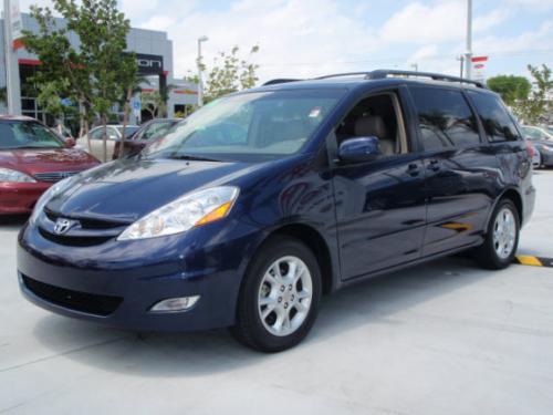 Photo Image Gallery & Touchup Paint: Toyota Sienna in Nautical Blue Metallic  (8S6)  YEARS: 2006-2007