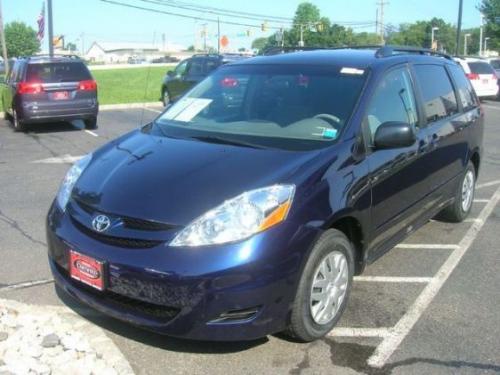 Photo Image Gallery & Touchup Paint: Toyota Sienna in Nautical Blue Metallic  (8S6)  YEARS: 2006-2007