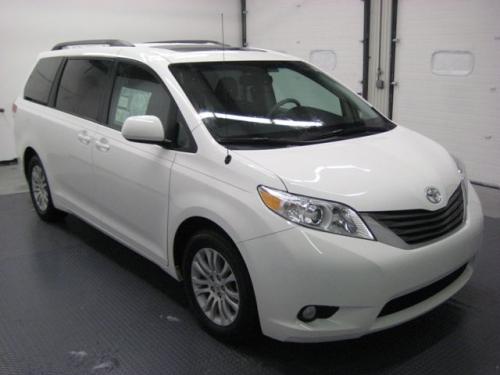 Photo Image Gallery & Touchup Paint: Toyota Sienna in Super White   (040)  YEARS: 2011-2013