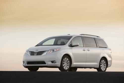 Photo Image Gallery & Touchup Paint: Toyota Sienna in Blizzard Pearl   (070)  YEARS: 2011-2013