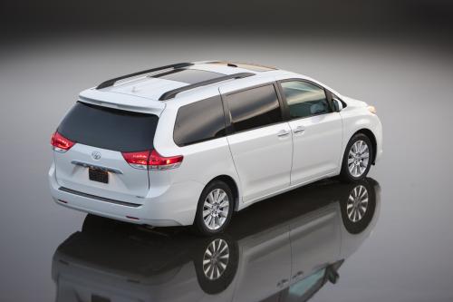Photo Image Gallery & Touchup Paint: Toyota Sienna in Blizzard Pearl   (070)  YEARS: 2011-2013