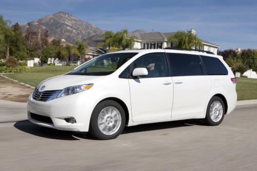 Photo Image Gallery & Touchup Paint: Toyota Sienna in Blizzard Pearl   (070)  YEARS: 2011-2013