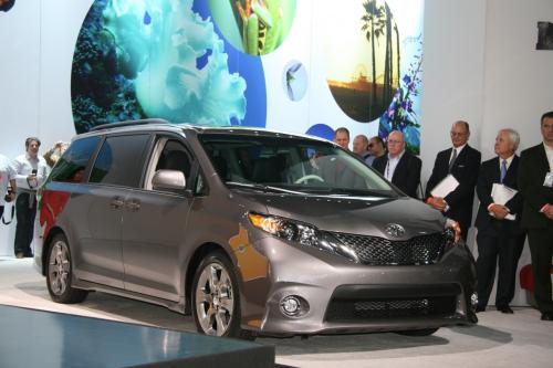 Photo Image Gallery & Touchup Paint: Toyota Sienna in Predawn Gray Mica  (1H1)  YEARS: 2011-2013