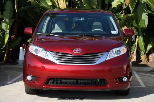 Photo Image Gallery & Touchup Paint: Toyota Sienna in Salsa Red Pearl  (3Q3)  YEARS: 2011-2013