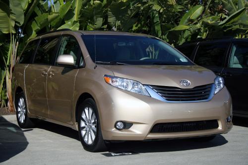 Photo Image Gallery & Touchup Paint: Toyota Sienna in Sandy Beach Metallic  (4T8)  YEARS: 2011-2013