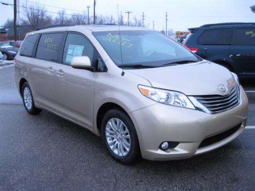 Photo Image Gallery & Touchup Paint: Toyota Sienna in Sandy Beach Metallic  (4T8)  YEARS: 2011-2013