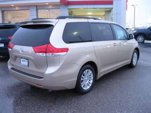 Photo Image Gallery & Touchup Paint: Toyota Sienna in Sandy Beach Metallic  (4T8)  YEARS: 2011-2013