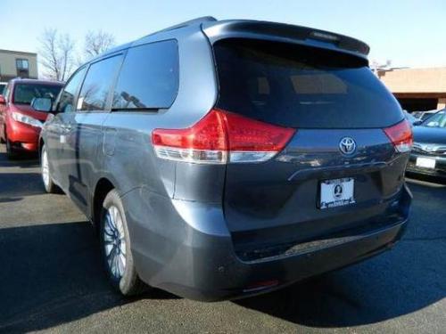 Photo Image Gallery & Touchup Paint: Toyota Sienna in Shoreline Blue Pearl  (8V5)  YEARS: 2013-2013
