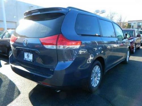 Photo Image Gallery & Touchup Paint: Toyota Sienna in Shoreline Blue Pearl  (8V5)  YEARS: 2013-2013