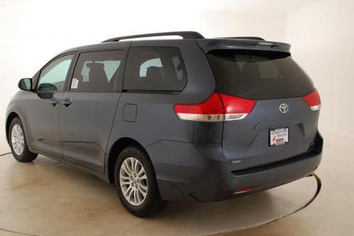Photo Image Gallery & Touchup Paint: Toyota Sienna in Shoreline Blue Pearl  (8V5)  YEARS: 2013-2013