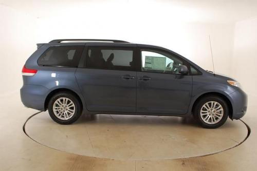 Photo Image Gallery & Touchup Paint: Toyota Sienna in Shoreline Blue Pearl  (8V5)  YEARS: 2013-2013