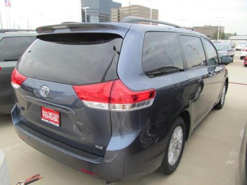 Photo Image Gallery & Touchup Paint: Toyota Sienna in Shoreline Blue Pearl  (8V5)  YEARS: 2013-2013